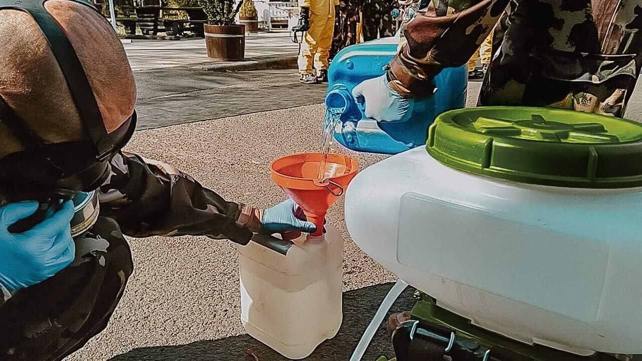 45 ezer liter fertőtlenítőszer érkezett a Moltól Fehérvárra az MH Vegyvédelmi Zászlóaljához